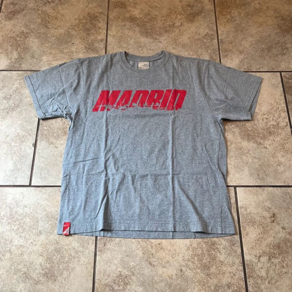 Vintage Nike Madrid Graphic Tee Grey Red Y2K Blokecore Streetwear size XL